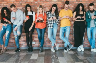social networking millennials smartphones surfing